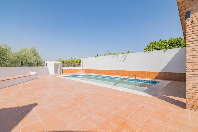 ¡Oportunidad Única! Se Vende Magnífica Casa en Esquina con Amplia Parcela — 39