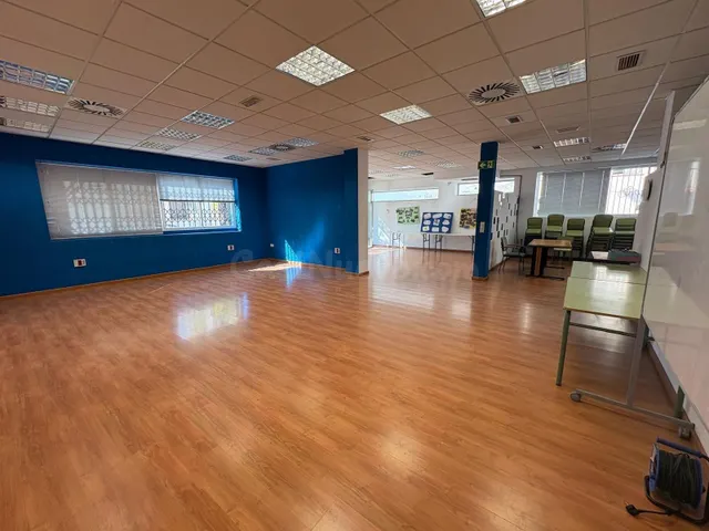 LOCAL COMERCIAL EN ESQUINA, 300 M2 REFORMADOS Y LISTOS PARA 