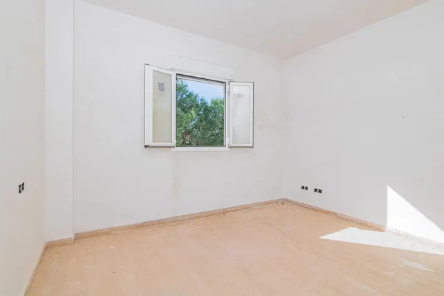 EDIFICIO EN VENTA EN MORALEDA DE ZAFAYONA — 38