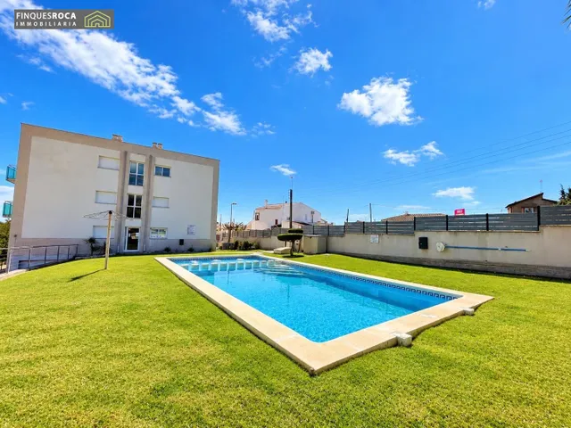 En Urbanizacion Serramar, Apartamento Esquinero, de 2 Dormitorios, Baño Completo, Terraza de 12 m2, Vistas Despejadas — 24