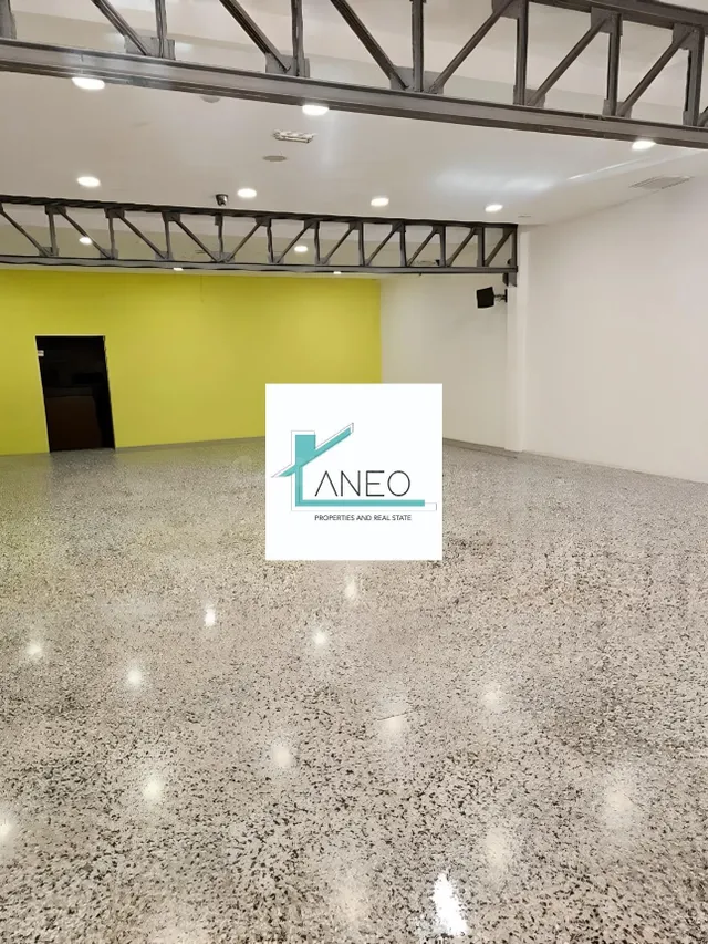 Amplio Local Comercial en Monovar - Oportunidad de Inversión