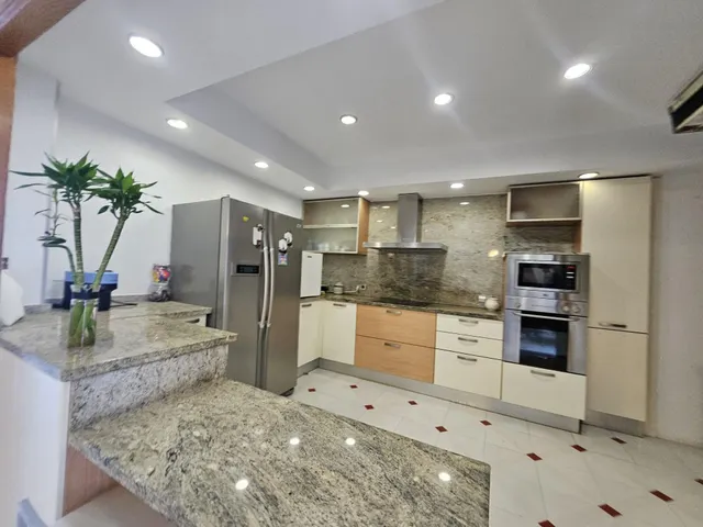 ESPECTACULAR CHALET EN PRIMERA LÍNEA DE PLAYA — 11