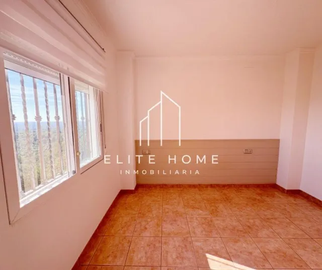 Una villa para disfrutar en familia en exclusiva urbanización y con el mediterráneo como horizonte — 44