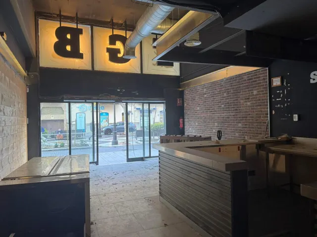 Local Comercial Exclusivo en la Mejor Ubicación de Gandía — 2