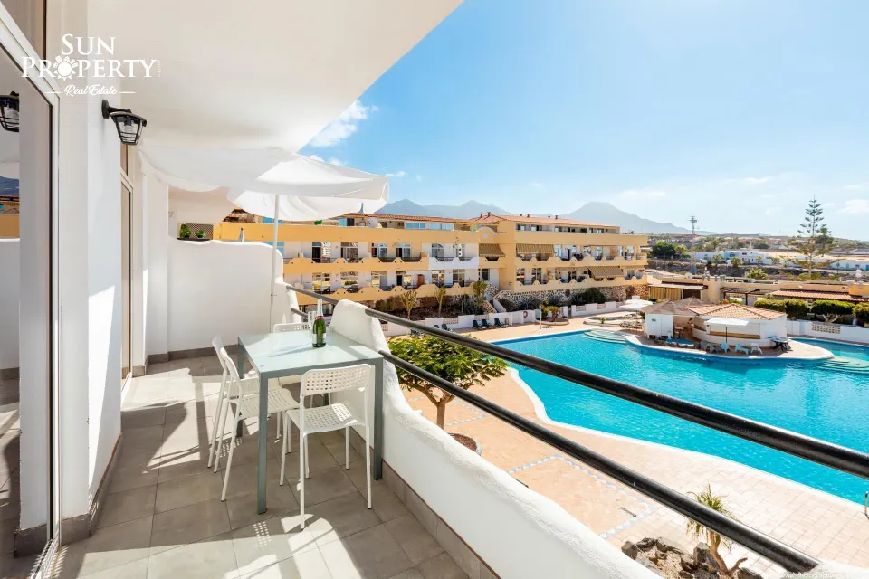 Apartamento reformado con vistas a la piscina y al maren playa paraiso