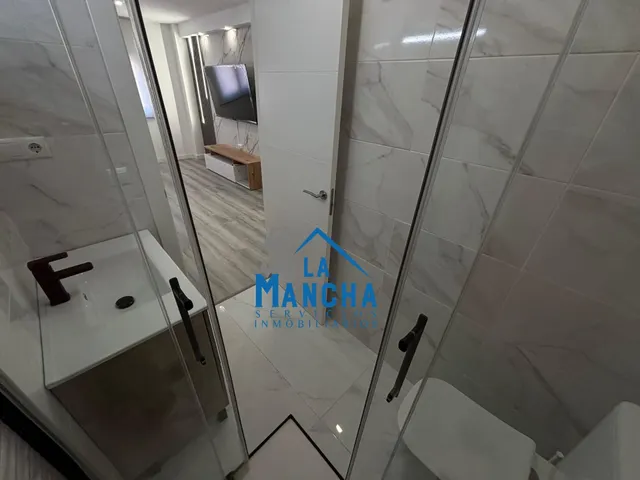 *720€ al mes* inmobiliaria la mancha alquila piso en zona centro de salud canal maria cristina de Albacete — 23