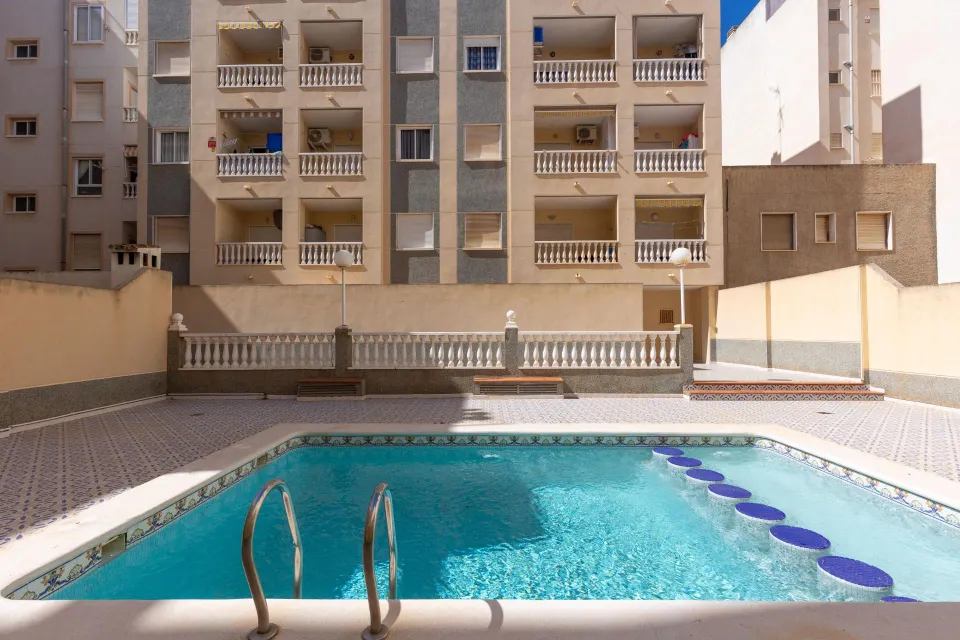 Acogedor piso en planta baja con piscina comunitaria