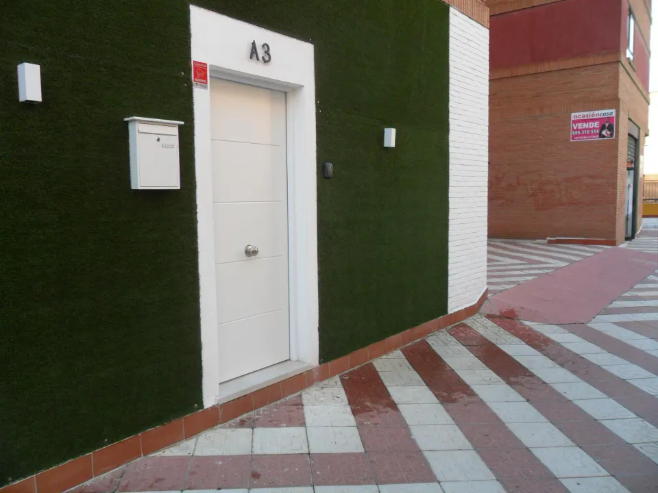 OPORTUNIDAD ÚNICA, LOCAL COMERCIAL O REALIZAR VIVIENDA como ESTUDIO  EN AV, MADRID , EL MEJOR PRECIO DE LA ZONA ¡¡GRAN CHOLLO!!