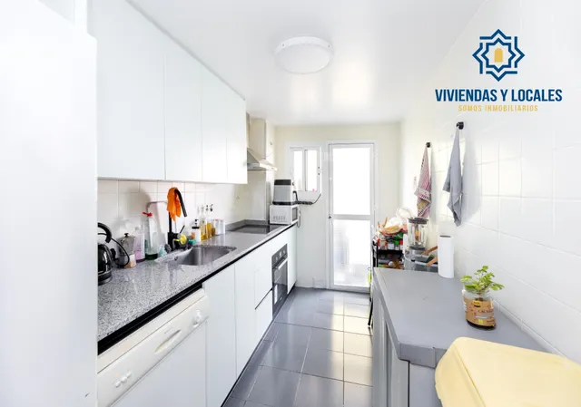 En Venta Piso de 4 dormitorios con ascensor, ideal para refo - foto 3