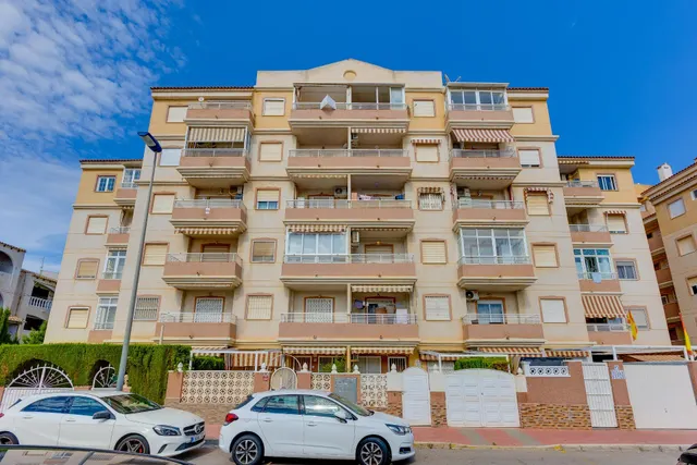 Apartamento 2 dormitorios con orientación sur y piscina comunitaria. — 25