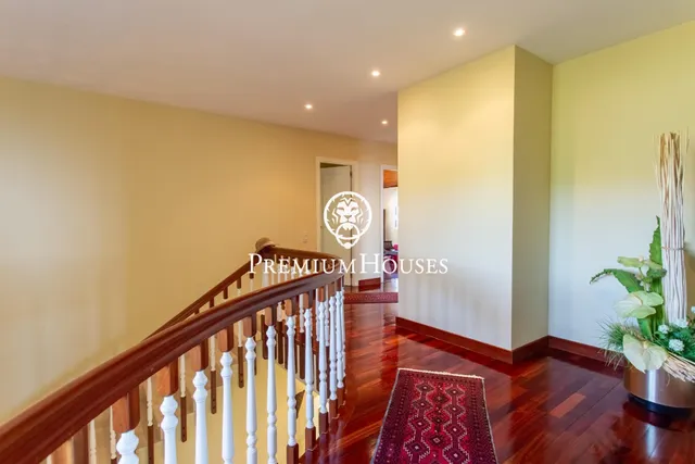 Exclusiva casa con jardín, piscina y espectaculares vistas al mar en Sant Andreu de Llavaneres — 35