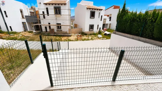 CHALET PAREADO A ESTRENAR — 32