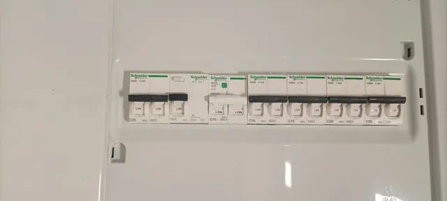 MAGNIFICO PISO DE TRES DOMITORIOS Y DOS BAÑOS REFORMADO CERCA DEL MAR — 30