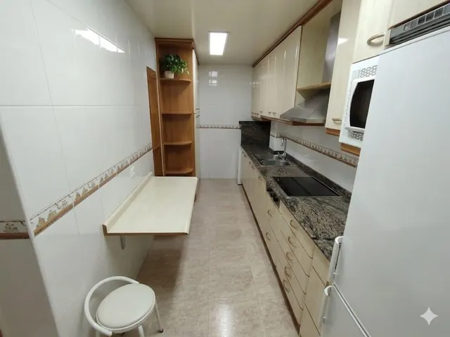 Piso de 4 habitaciones con ascensor en Collblanc — 13