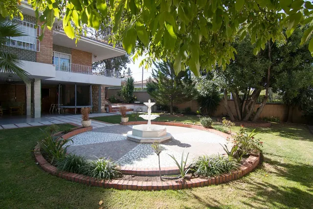 MAGNIFICO CHALET CON PISCINA EN COLINAS BERMEJAS — 33