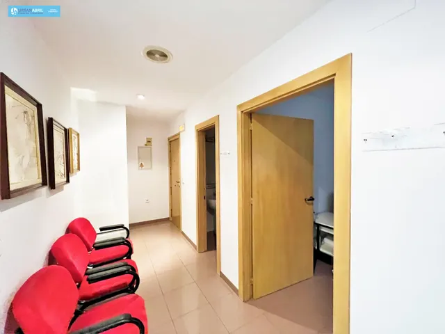 Espectacular Clínica en La Rambla - Convertible en Vivienda — 15