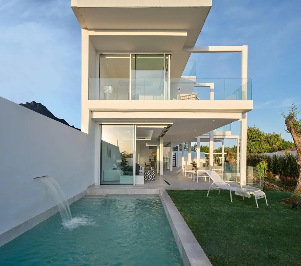 PROMOCIÓN VILLAS DE LUJO EN MARBELLA A 900 METROS DE LA PLAYA