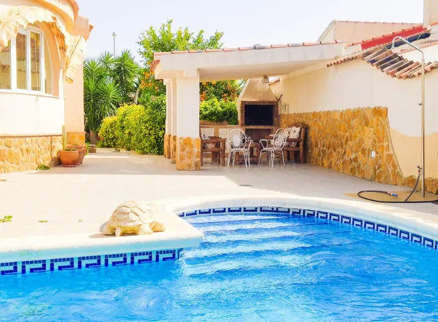 Villa con 4 dormitorios y piscina privasda en Ciudad Quesada - foto 4