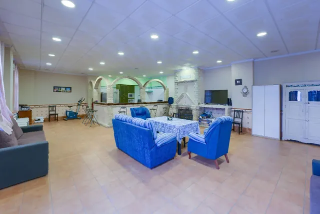 Casa y piso con piscina privada y garaje en el centro de La 