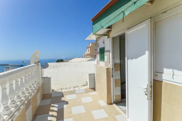Dúplex con 3 dormitorios y vistas al mar en Loma Dos: Proyecto con alto potencial de reforma — 2