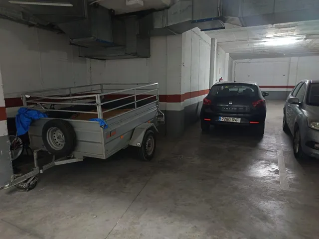 Se vende piso para entrar a vivir a 20 minutos de Alicante, con todos los servicios a mano, ascensor, plaza de garaje y trastero — 28