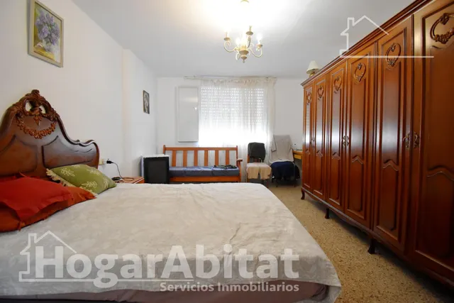 ¡4 DORMITORIOS! MUY AMPLIO CON BALCÓN EN EL CENTRO — 19