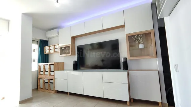 Apartamento reformado con piscinas comunitarias en Benalmáde - foto 3