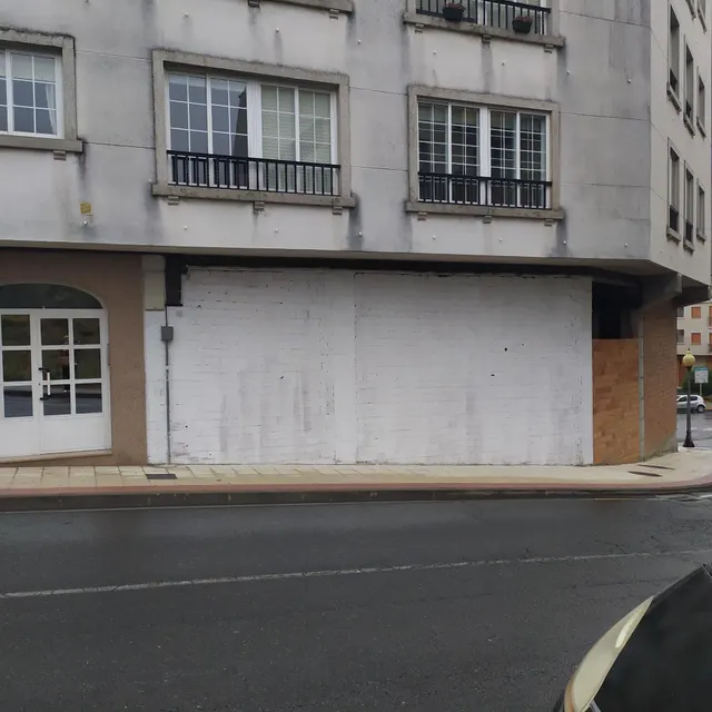 SE VENDE LOCAL COMERCIAL EN SILLEDA — 27