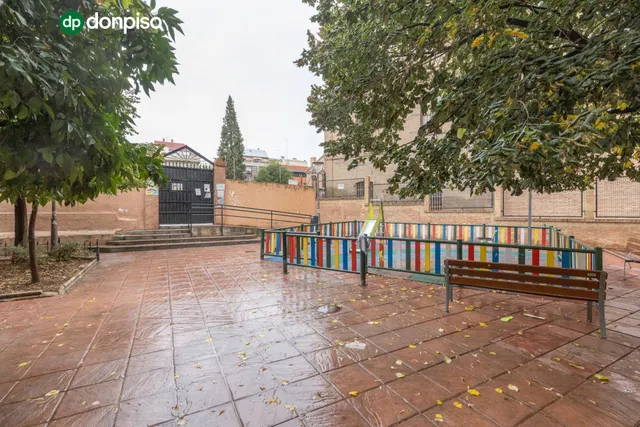Local comercial en venta en calle agustina de aragón — 24