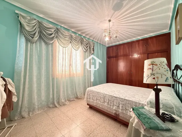 PISO EN VENTA EN ALICANTE. ZONA VIRGEN DEL REMEDIO.100m2, 3 habitaciones, 1 BAÑO, BALCÓN, CUARTA PLANTA CON ASCENSOR — 35