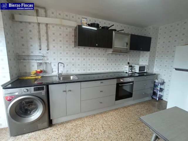 SE VENDE AMPLIO PISO EN PONFERRADA — 7