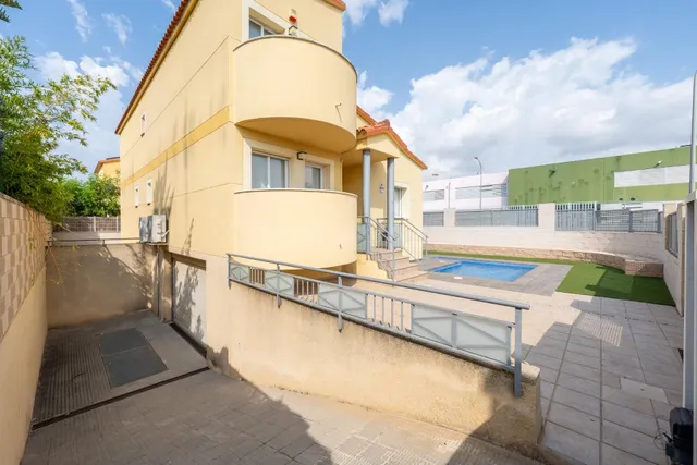 IMPRESIONANTE CASA ESQUINERA EN VILAFORTUNY - foto 3