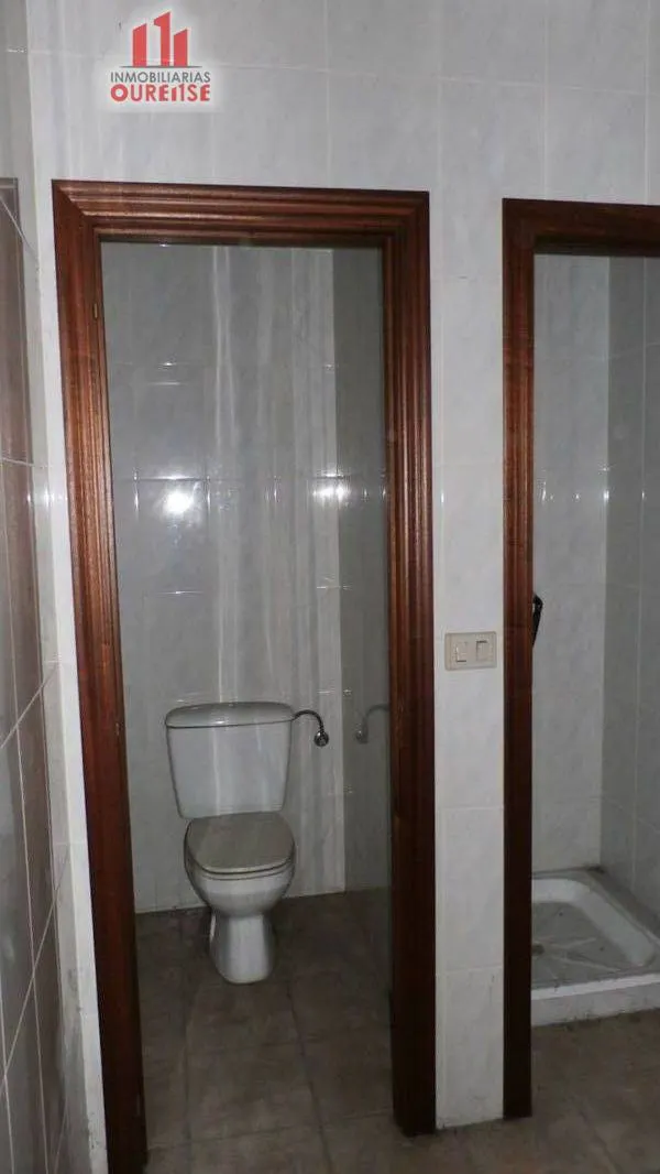 AMPLIO LOCAL COMERCIAL EN EL VEINTIUNO — 9