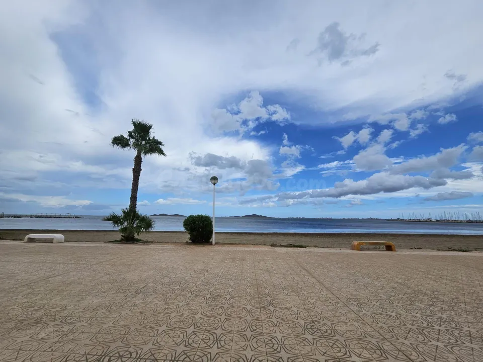ESPECTACULAR CHALET EN PRIMERA LÍNEA DE PLAYA
