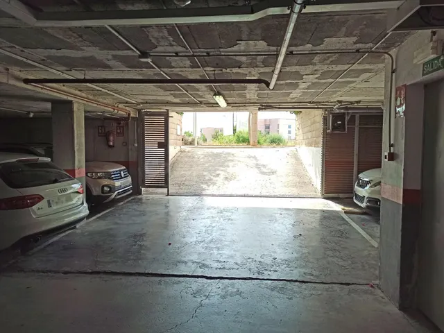 Cómodo aparcamiento en la zona del antiguo Riskal - foto 3