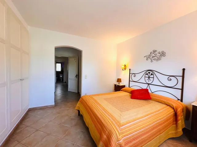 CALONGE: CHALET CON LICENCIA TURÍSTICA, GARAJE, JARDÍN Y PISCINA. ZONA MAS AMBRÓS - VIZC. CABANYES. — 30