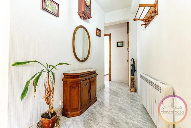 ¡Por 125.000 € compras un PISO , un BAJO y un TRASTERO a 170 - foto 2