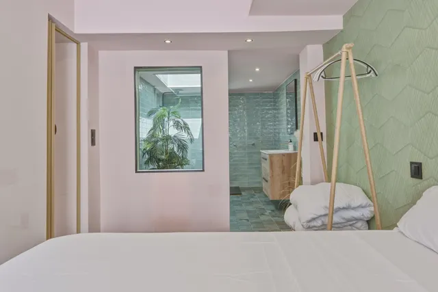 ESPECTACULAR VILLA CON PISCINA, 6 DORMITORIOS EN SUITE Y VISTAS AL MAR EN SA TORRE — 17
