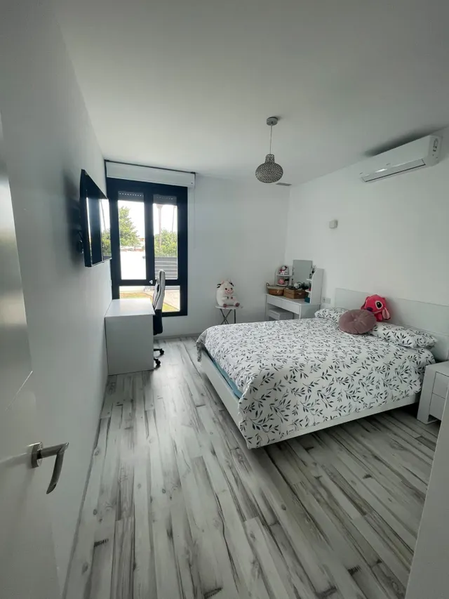 Exclusivo chalet con piscina, amplios jardines y excelentes prestaciones — 24