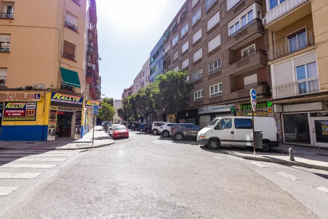 Piso para reformar junto a Plaza Einstein – 3 dormitorios y vistas despejadas — 34