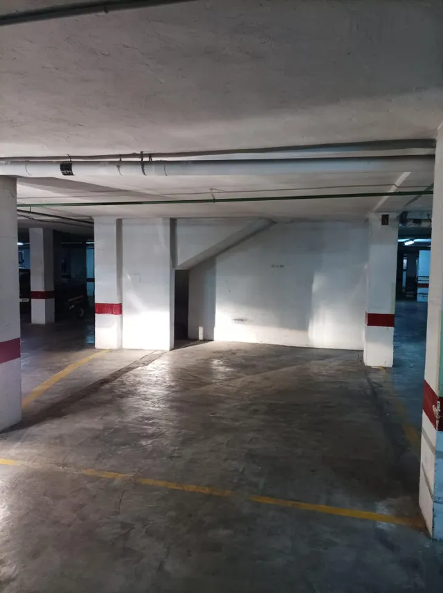 SE VENDEN DOS PLAZAS DE APARCAMIENTPO EN EL CENTRO — 5