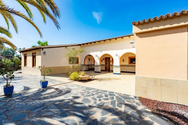 ESPECTACULAR FINCA RESIDENCIAL DE LUJO CON 6 VIVIENDAS, ZONA - foto 3