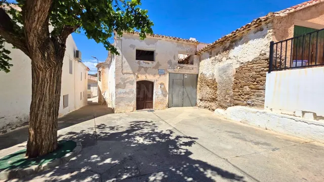 ¿Buscas espacio sin límites? 400 m2 de puro potencial en el  - foto 2