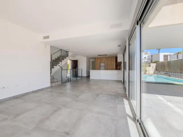 Villa de diseño moderno con vistas al golf — 15