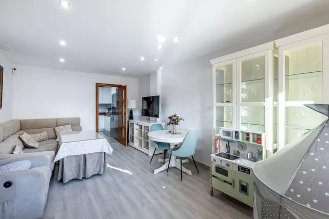 Amplia casa de 182 m2 con patio, gran sótano y a menos de 5 minutos del metro — 4
