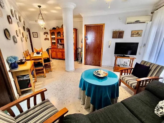 ¡Vive junto al mar! Amplia vivienda de 3 dormitorios a un pa - foto 3