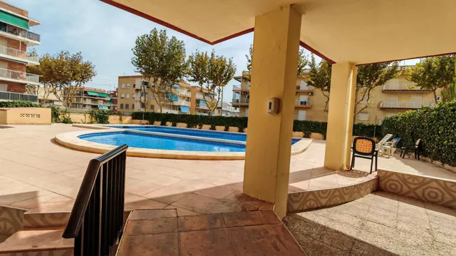 Piso con piscina, garaje y a dos calles de la playa — 6