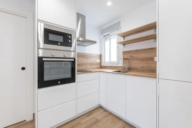 Amplio Apartamento con Licencia Turística en el Corazón de la Ciudad — 4