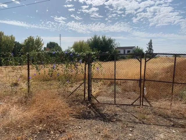 ZONA LA BARQUERA - Parcela de 3.000 m2 vacia, totalmente val - foto 3
