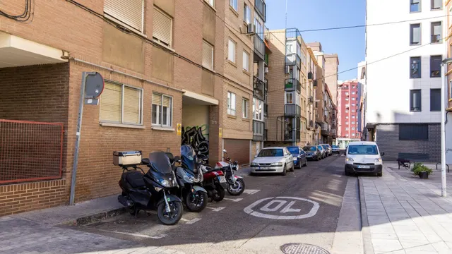 Piso con 2 terrazas y 3 dormitorios junto a la Aljafería, Zaragoza — 41